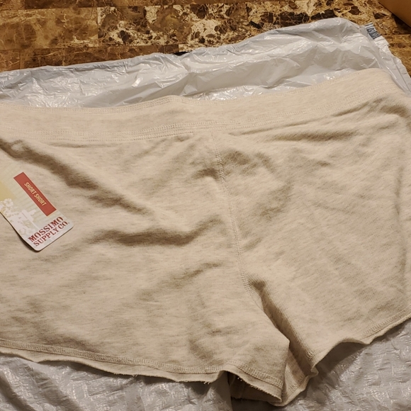 Massimo Supply Co. Shorts - Picture 2 of 5